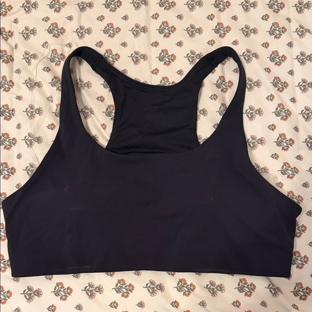 Black lululemon sports bra